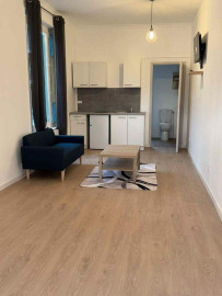 
                                                                                        Location
                                                                                         Beau studio meublé 25m² au cœur du 8ᵉ