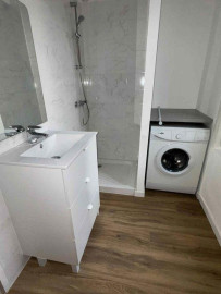 
                                                                                        Location
                                                                                         Beau studio meublé 25m² au cœur du 8ᵉ