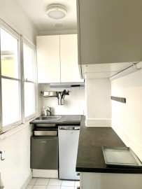 
                                                                                        Location
                                                                                         Beau studio meublé 25m² en parfait état