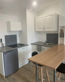 
                                                                                        Location
                                                                                         Beau studio meublé 25m² refait à neuf étudiant