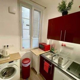 
                                                                                        Location
                                                                                         Beau studio meublé 26m²