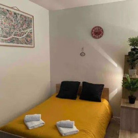 
                                                                                        Location
                                                                                         Beau studio meublé 26m²