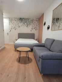 
                                                                                        Location
                                                                                         Beau studio meublé 26m ²