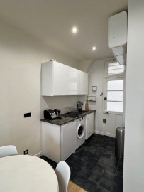 
                                                                                        Location
                                                                                         Beau studio meublé 26m² – Paris 15ème, rénové