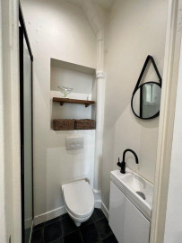 
                                                                                        Location
                                                                                         Beau studio meublé 26m² – Paris 15ème, rénové