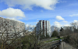 
                                                                                        Location
                                                                                         Beau studio meublé 27m²