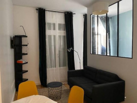 
                                                                                        Location
                                                                                         Beau studio meublé 28 m² La Rochelle (17000)