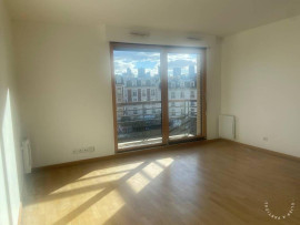 
                                                                                        Location
                                                                                         Beau studio meublé 28m² lumineux avec balcon