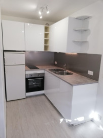 
                                                                                        Location
                                                                                         Beau studio meublé 30 m2 Paris 15e métro Vaugirard