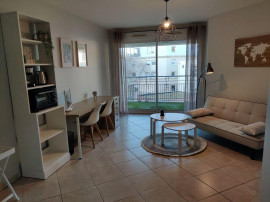 
                                                                                        Location
                                                                                         Beau studio meublé 31m²