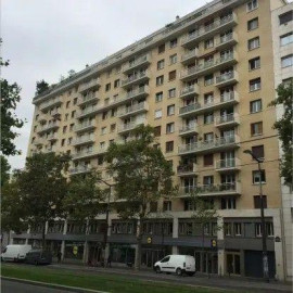 
                                                                                        Location
                                                                                         Beau studio meublé 32m² avec balcon