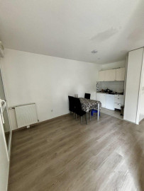
                                                                                        Location
                                                                                         Beau studio meublé 32m² quartier Charles Floquet