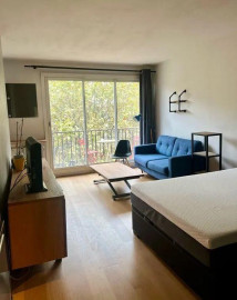 
                                                                                        Location
                                                                                         Beau studio meublé 32m² tout confort avec balcon