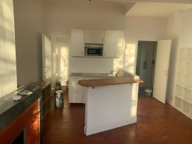 
                                                                                        Location
                                                                                         Beau studio meublé 35m² cours Julien