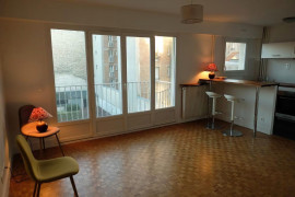 
                                                                                        Location
                                                                                         Beau studio meublé 39m²