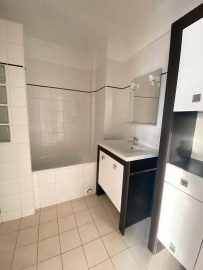 
                                                                                        Location
                                                                                         Beau studio meublé