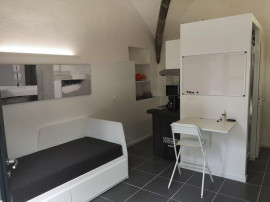 
                                                                                        Location
                                                                                         Beau studio meublé atypique