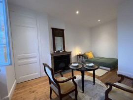 
                                                                                        Location
                                                                                         Beau studio meublé de 24m2 refait à neuf Lyon 8