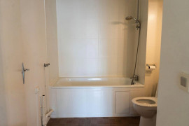 
                                                                                        Location
                                                                                         Beau studio meublé de 31m²