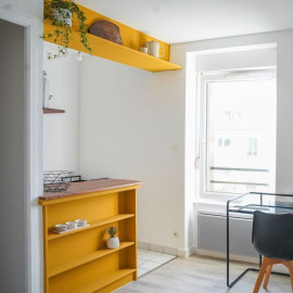 
                                                                                        Location
                                                                                         Beau studio meublé et rénové 18m²