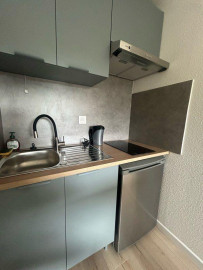 
                                                                                        Location
                                                                                         Beau studio meublé et rénové 22m²
