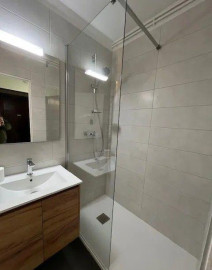 
                                                                                        Location
                                                                                         Beau studio meublé et rénové 23m²