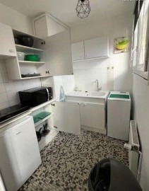 
                                                                                        Location
                                                                                         Beau studio meublé et rénové 23m²