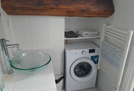 
                                                                                        Location
                                                                                         Beau studio meublé mansardé de 29m²