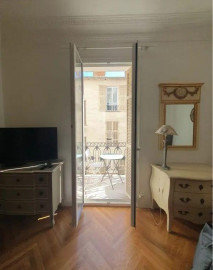 
                                                                                        Location
                                                                                         Beau studio meublé refait de 28m² avec balcon 4m²