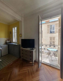 
                                                                                        Location
                                                                                         Beau studio meublé refait de 28m² avec balcon 4m²