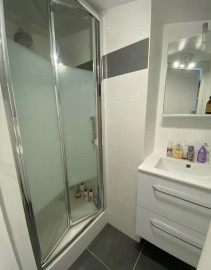 
                                                                                        Location
                                                                                         Beau studio meublé rénové 15m² centre Bordeaux