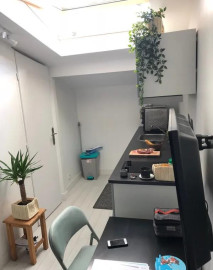 
                                                                                        Location
                                                                                         Beau studio meublé rénové 15m² centre Bordeaux