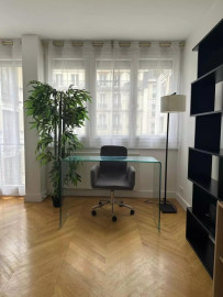 
                                                                                        Location
                                                                                         Beau studio meublé rénové 24 m²