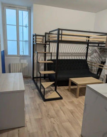 
                                                                                        Location
                                                                                         Beau studio meublé rénové 24m² Ile de Versailles