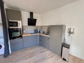 
                                                                                        Location
                                                                                         Beau studio meublé rénové 25m² – Tout équipé