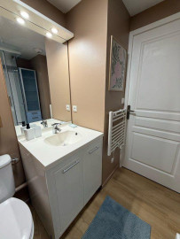 
                                                                                        Location
                                                                                         Beau studio meublé rénové de 19 m²