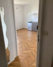 
                                                                                        Location
                                                                                         Beau studio refait à neuf 17m² avec jardin col