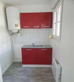 
                                                                                        Location
                                                                                         Beau studio rénové 26m²