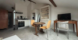 
                                                                                        Location
                                                                                         Beau studio rénové 38m² proche parc Sainte-Marie
