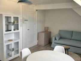 
                                                                                        Location
                                                                                         Beau studio tout juste rénové et meublé 24m²