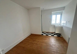 
                                                                                        Location
                                                                                         Beau T2 36m² traversant situé Avenue Sainte-Anne