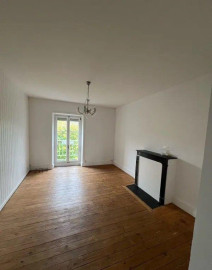 
                                                                                        Location
                                                                                         Beau T2 36m² traversant situé Avenue Sainte-Anne
