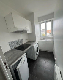 
                                                                                        Location
                                                                                         Beau T2 36m² traversant situé Avenue Sainte-Anne