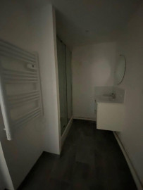 
                                                                                        Location
                                                                                         Beau T2 45m²  refait à neuf rue Alexandre Fatton