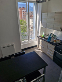 
                                                                                        Location
                                                                                         Beau T2 meublé 42m² rénové et clair