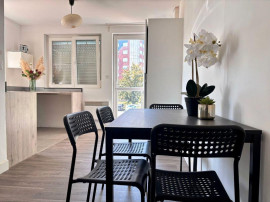 
                                                                                        Location
                                                                                         Beau T2 meublé 43m² au calme