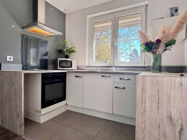 
                                                                                        Location
                                                                                         Beau T2 meublé 43m² au calme