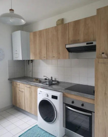 
                                                                                        Location
                                                                                         Beau T2 meublé 44m² en très bon état et ensoleillé
