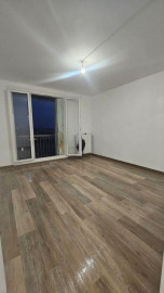 
                                                                                        Location
                                                                                         Beau T2 rénové – ascenseur + balcon