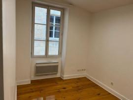 
                                                                                        Location
                                                                                         Beau T3 38m² lumineux Centre historique